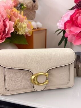 Coach Chalk Pebbled leather tabby 20